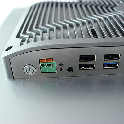 Wbudowany panel ze stali nierdzewnej IP65 15-calowy J1900 4G RAM 64GB SSD TPM 2.0